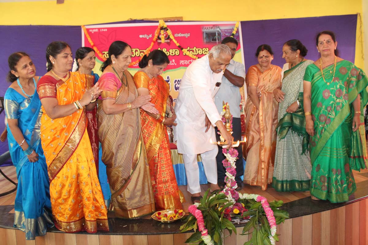 ಮಹಿಳೆಯರು ಸಮಾಜದಲ್ಲಿ ಕ್ರಿಯಾಶೀಲರಾಗಲಿ: ಕಾಗೋಡು ತಿಮ್ಮಪ್ಪ